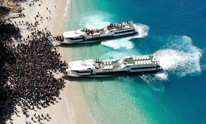 barcos-evacuan-turistas-isla-lombok-indonesia-reuters.jpg