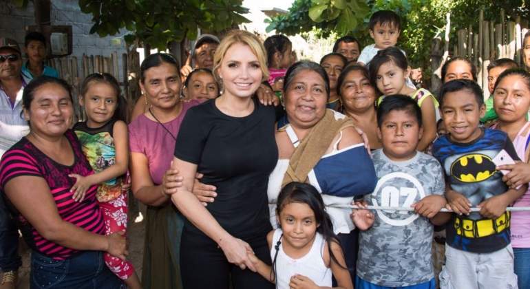 dif-pena-nieto-angelica-rivera.jpg
