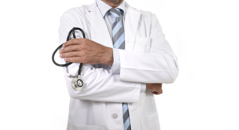 medico-bata-blanca-fonendo-dreamstime-770x420.png