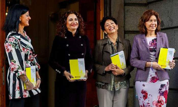 montero-presupuestos-libros-efe.jpg