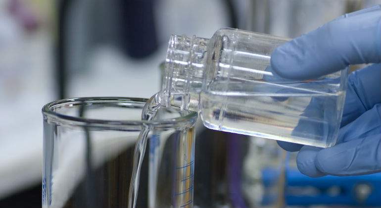 agua-laboratorio-investigacion-ciencia-dreamstime.jpg