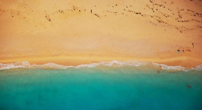 Después de 30 años reaparece playa fantasma