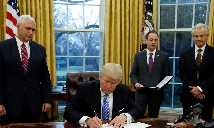 trump-peter-navarro.jpg