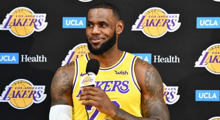 LeBron-James-listo-para-salir-a-la-dula-con-los-Lakers.jpg