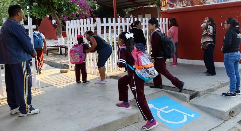 escuela-alimnos-maestros-ntx-770.jpg