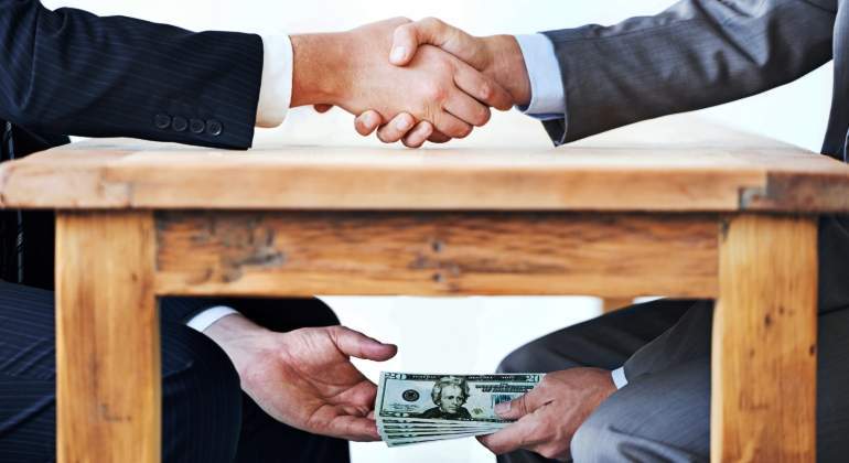 Empresarios perciben corrupción en trámites ante gobierno: Encuesta