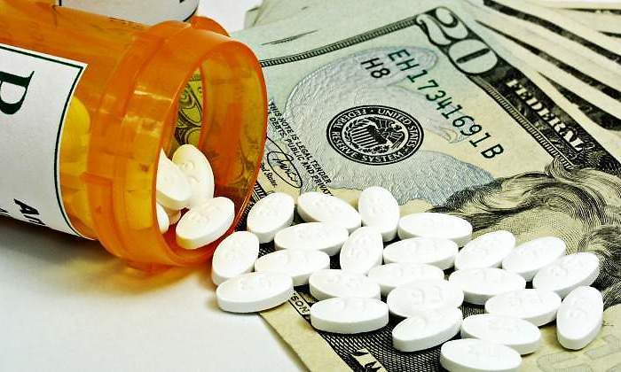 farmaceuticas-medicina-sanidad-pastillas-dolares-bote-dreamstime.jpg