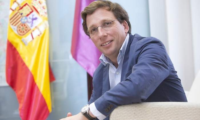 martinez-almeida.jpg