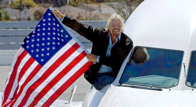 richard-branson-avion-primer-vuelo-virgin-2007-reuters.jpg