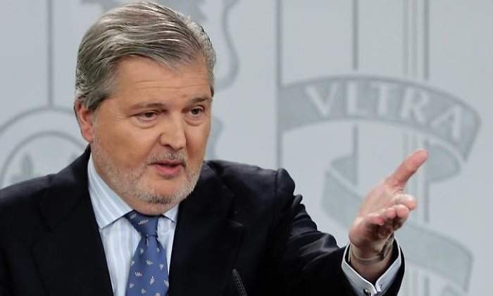 mendez-vigo-mano-consejo-febrero-2018-770-efe.jpg