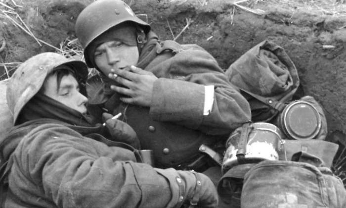 alemanes-nazis-fumando.jpg