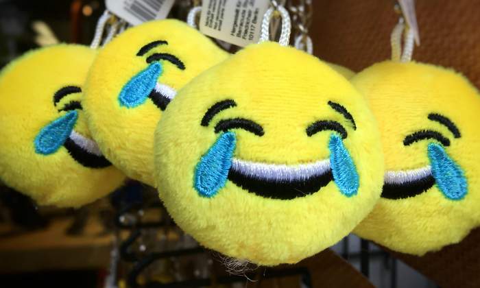 emoji-face-risa-lloro.jpg