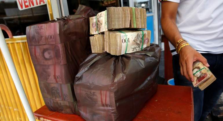 bolivares-saco-venezuela-reuters-770x420.jpg