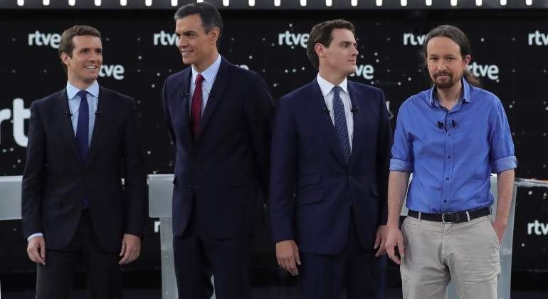 Casado y Rivera hacen frente común contra un Sánchez que no ha contado con ayuda de Iglesias