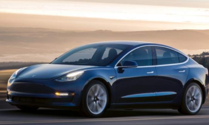 tesla-model-3-tesla.jpg