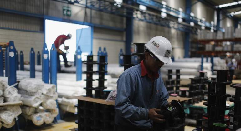 Trabajador-industria-plastico-770.jpg