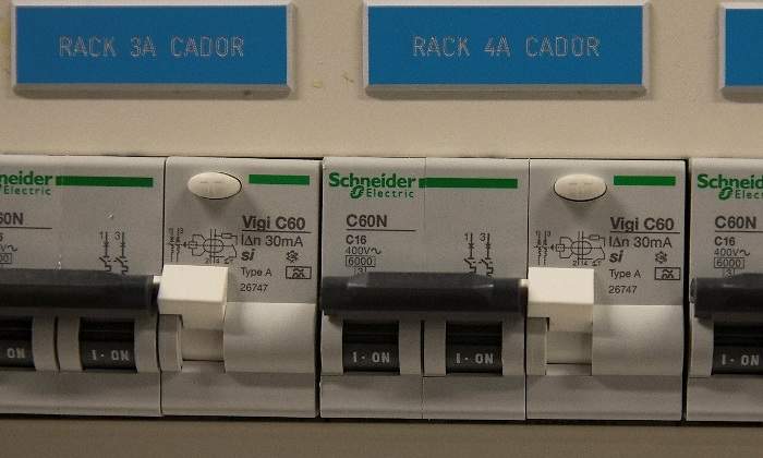 schneider-electric-fusibles-reuters-770x420.jpg