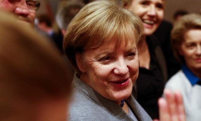merkel-saluda-reuters.jpg