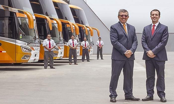 Roberto-Matos-Renzo-Del-Negro-Presentando-parte-de-la-nueva-flota-Movil-Bus.jpg