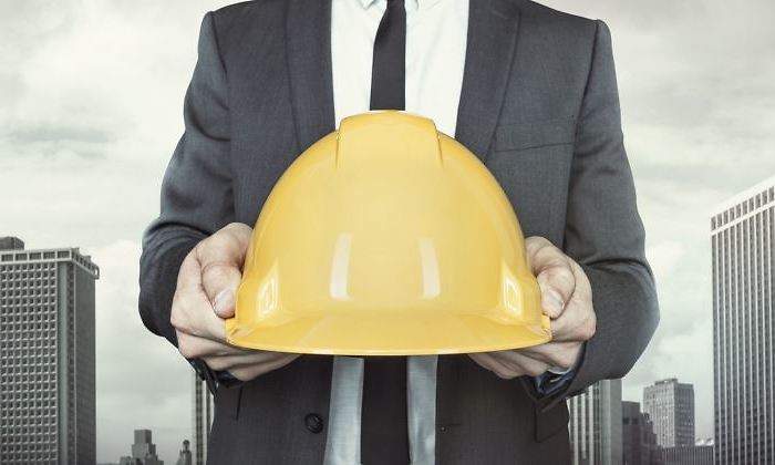 casco-riesgos-laborales-prevencion-770-istock.jpg