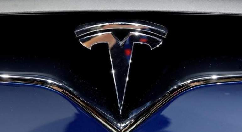 tesla-logo-reuters.jpg