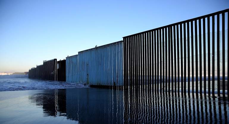 Patrulla Fronteriza arresta migrantes en clínica en desierto