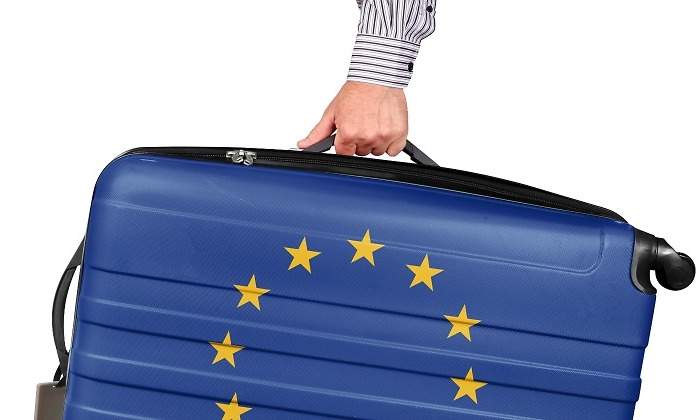 mano-maleta-ue.jpg