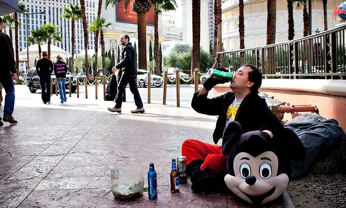 MARC-FLORES-mendigo-mickey-770.jpg