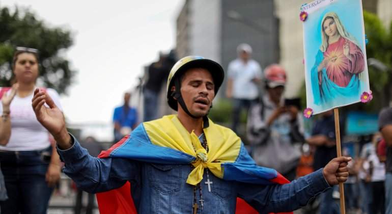 opositor-venezuela-virgen-manifestacion-efe.jpg