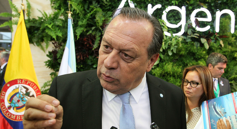 ejecutivo.argentino.aerolineas-efe.png