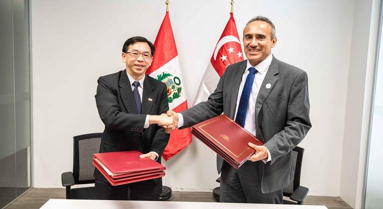 Firma-de-convenio-Peru-Singapur.jpg