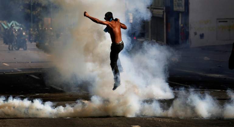 Venezuela-protest-gas.jpg