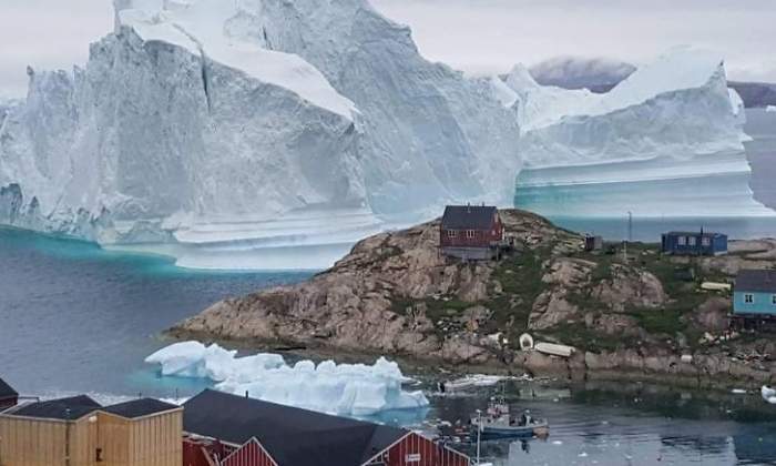 Desalojados vecinos de un pueblo de Groenlandia ante la amenaza de un iceberg
