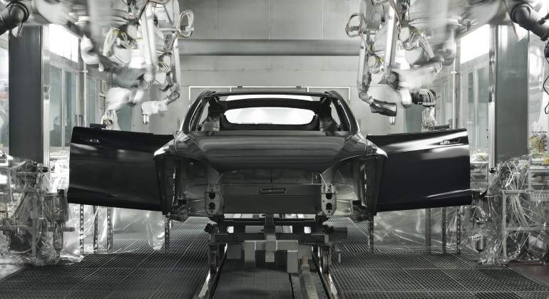 fabrica-tesla-robots-fuente-tesla-770x420.jpg