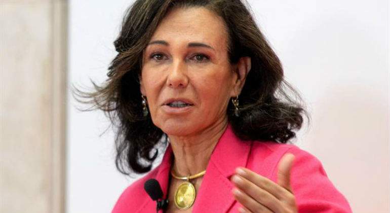botin-ana-mano-chaqueta-rosa.jpg