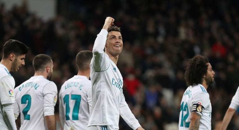 Ronaldo-Mnao-arriba.jpg