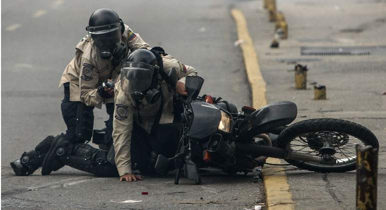 policia-venezuela-herido-efe.jpg