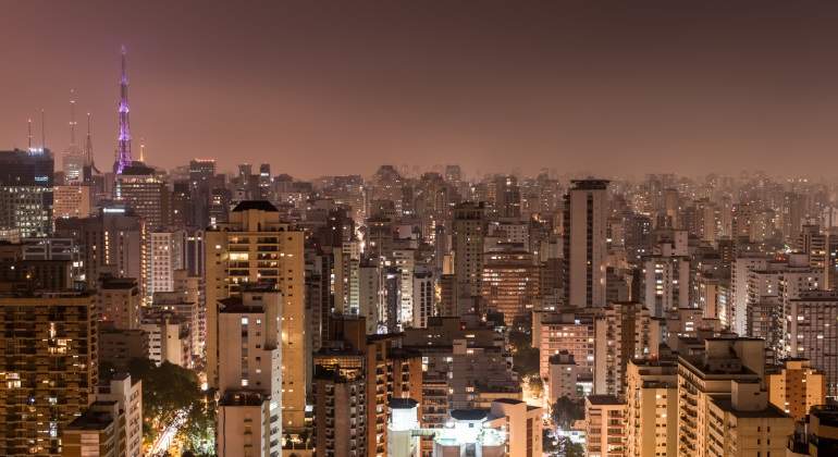 sao-paulo-brasil-ciudad-noche-770x420-dreamstime.jpg