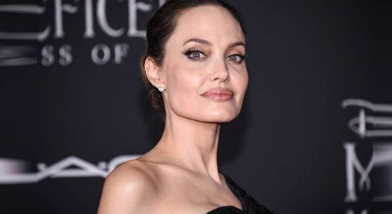 angelina-jolie-bomba-canarias-770.jpg