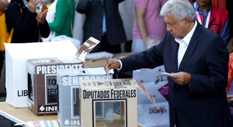 AMLO-voto-Reuters.jpg