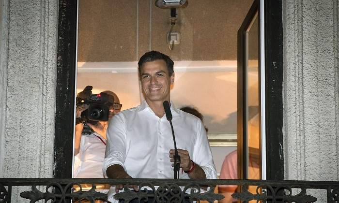 sanchez-balcon-primarias-psoe-efe.jpg