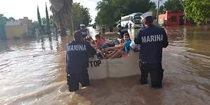 La Marina entrega vivieres a damnificados por lluvias en Sinaloa