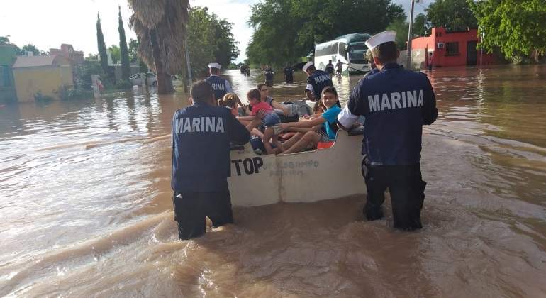 marina-entrega-viveres.jpg