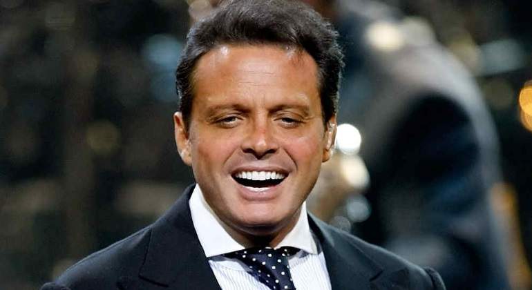 luismiguel-look770.jpg
