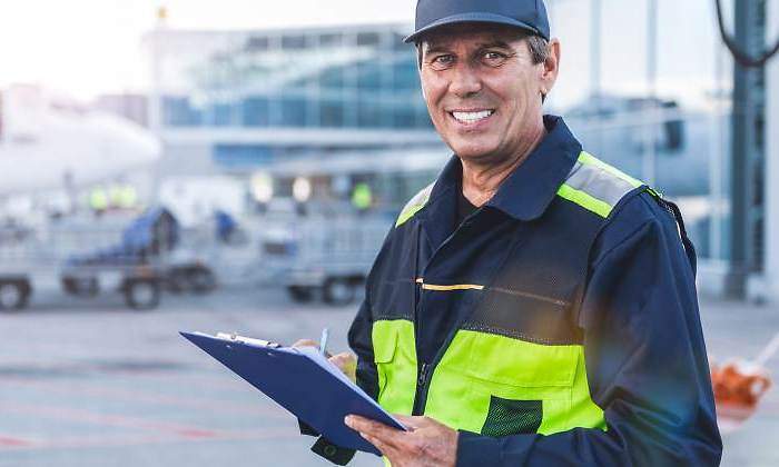 aeropuerto-trabajador-770-dreamstime.jpg