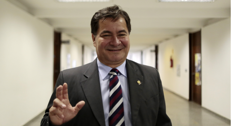 http://s04.s3c.es/imag/_v0/770x420/8/7/5/Roger-Pinto-Senador-Bolivia-Reuters-770x420.png