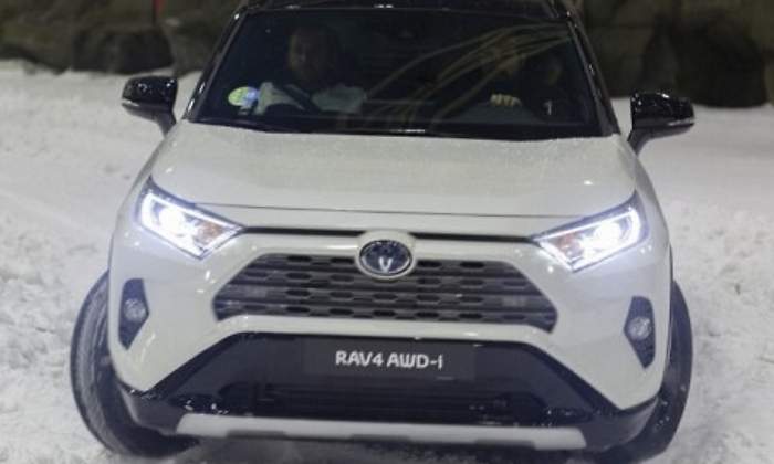 toyota-rav4-hybrid-AWD.1.jpg