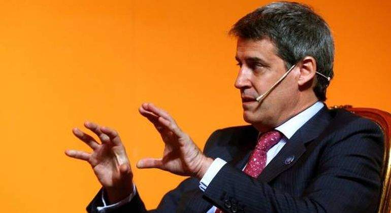 Alfonso Prat Gay - Reuters.jpg