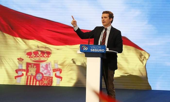 casado-bandera-mitin-ep.jpg