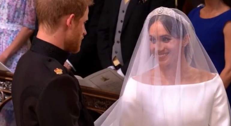 primeras imágenes de la novia meghan markle: escote de barco y